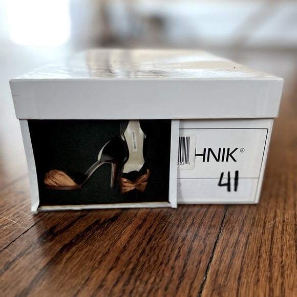 Manolo Blahnik ONE OF A KIND! 4” Chocolate Satin/Velvet Stiletto with Red Heel. - Picture 4 of 6